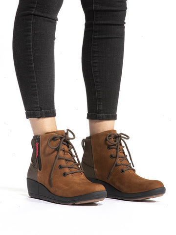 Vista Rugged LaceWomen's Waterproof Lace Up Boots